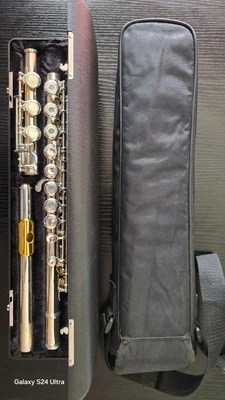 Armstrong 87, flauta de plata maciza con labio chapado en oro. (agujero abierto)  Foto 1 de 2