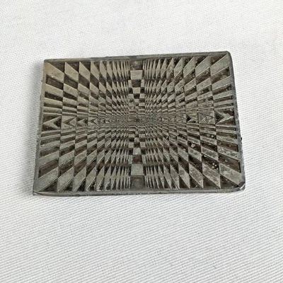 Fivela de cinto vintage 1974 Bergamota latão funciona labirinto ilusão mod quadril psicodélico - Imagem 1 de 4