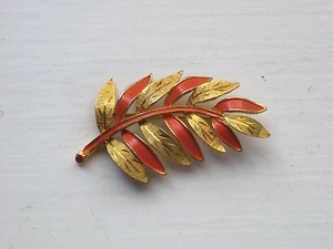 TRIFARI Signed Gold & Enamel BROOCH - Picture 1 of 1
