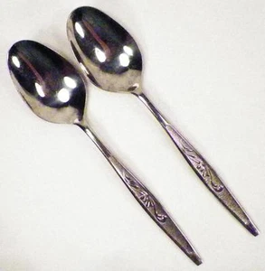 2 Carlton Stainless Tablespoons Woodcrest 1CAS1 Textured Handles Scrolls Serving - Picture 1 of 5
