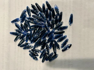 Lot of about 70 Glass Dagger Beads, Blue/Black 5x16mm - Picture 1 of 2