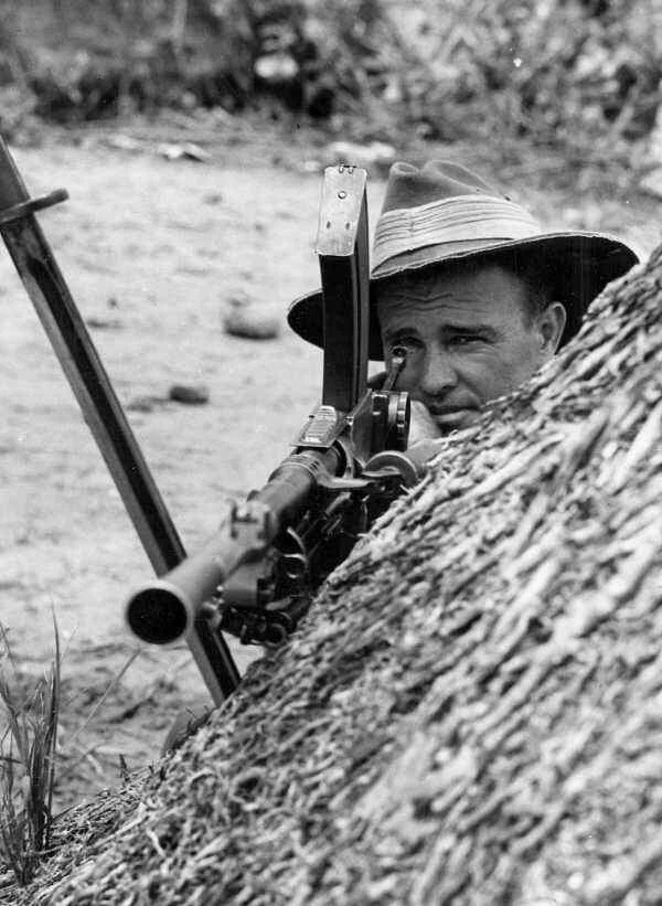 Foto da Segunda Guerra Mundial soldado australiano Bren Gun Austrália Segunda Guerra Mundial ANZAC - Imagem 1 de 1