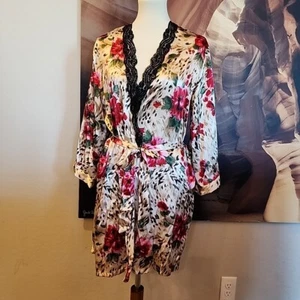 Secret Treasures Satin Robe Women's Small Long Sleeve Animal Print Red Floral - Picture 1 of 7