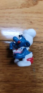 FIGURA PVC SCHLEICH PEYO DE COLECCIÓN 1982 PITUFOS 2"" PITUFO CODICIOSO (JF35 - Imagen 1 de 2