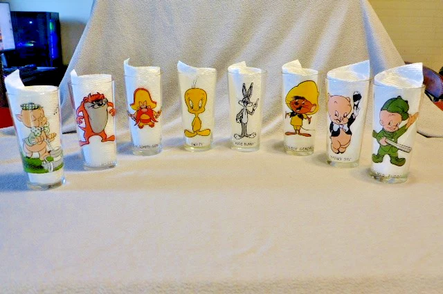 Juego de 8 vasos Looney Toons Pepsi Collectors Series (7) 1973 y (1) 1976 Foto 1 de 4