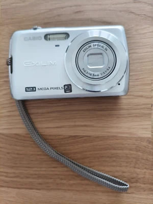 Casio Exilim EX-Z35 - 12.1 Megapixel - Digitalkamera - Bild 1 von 4
