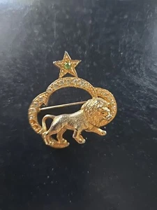 Broche prendedor vintage St Labre zodiaco Leo peridoto y pedrería tono dorado león - Imagen 1 de 4