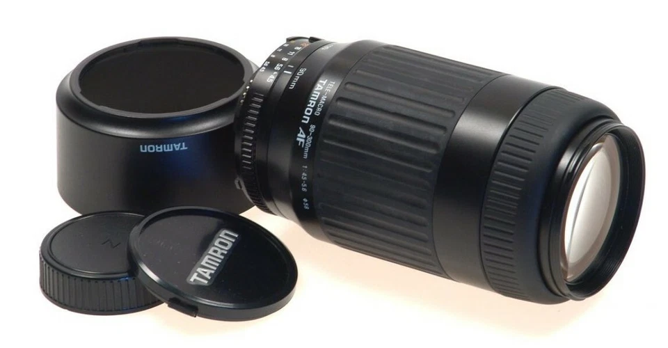 Lente Tamron 90-300 mm f/4,5-5,6 para cámaras Nikon 35 mm AF 62D Foto 1 de 1