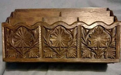 Lerner Vtg Melville Carved Faux Wood Desk Letter Organizer Caddy NY J232 - Image 1 of 4