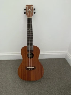 Islander by Kanile'a MC-4  Concert Ukulele with Travel Bag Perfect Condition  - Image 1 of 4