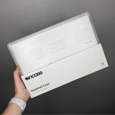 New Incase Frosted White Hardshell Apple MacBook Laptop Case 15 inch - Image 1 of 4