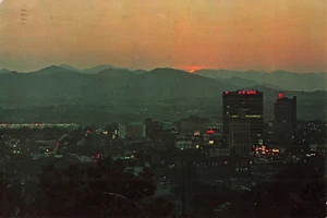 Postal De Colección Asheville Carolina del Norte Atardecer Paisaje Urbano Años 70 GRANDE - Imagen 1 de 2