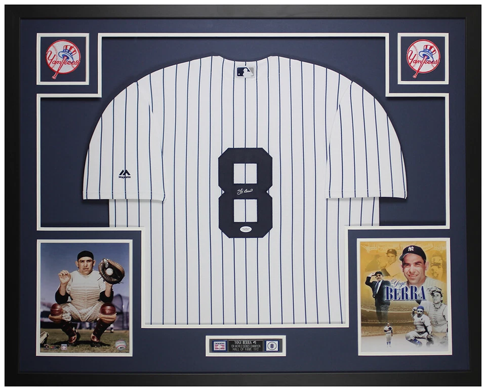 Jersey de Nueva York autografiado y enmarcado a rayas de Yogi Berra certificado de autenticidad JSA Foto 1 de 4