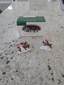 Decoración de campo de entrenamiento de renos Department 56 - Imagen 1 de 15