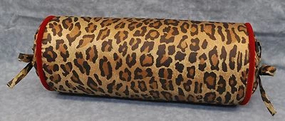 Almohada de cuello acolchada personalizada de tela con estampado animal de leopardo veneciano Ralph Lauren  Foto 1 de 2