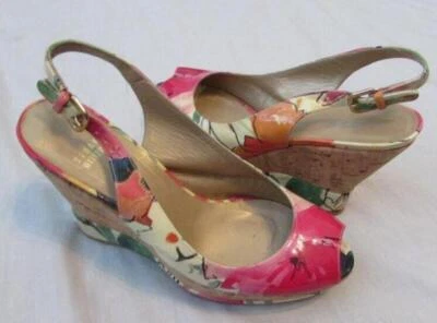 STUART WEITZMAN 8 zapatos de charol con cuña de corcho floral punta abierta Foto 1 de 4