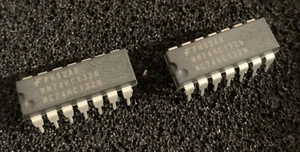 2 X MM74HC132N Fairchild Quad 2-Input NAND Schmitt Trigger PDIP-14 Free P+P - Picture 1 of 2