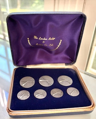 The London Badge & Button Co ltd, 7 Rifle & Reel Metal Buttons Adornments w/Box - Image 1 of 4