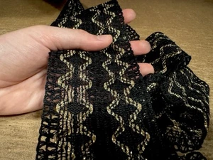 Metallic Crochet Lace Edging Trim Fabric, Per Metre - Zigzag - Black & Gold - Picture 1 of 3