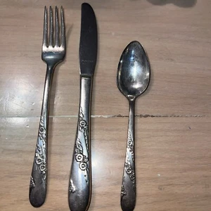 Vintage Tudor Plate Oneida Community "Bridal Wreath" Silver Silverware 3piece - Picture 1 of 3