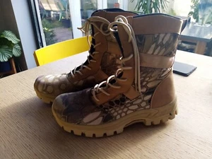 UNISEX NEW UNBRANDED CAMOUFLAGE/DESERT TACTICAL BOOTS UK 8 SMALL - Picture 1 of 5