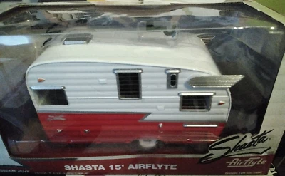 CARAVANE SHASTA 15' AIRFLYTE GREENLIGHT 1/24 édition limitee - Photo 1/4