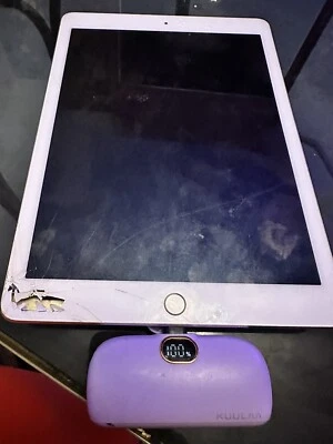 Apple iPad Air 1st Gen. 16GB, Wi-Fi, 9.7in - Gold A1474 For Spares! - Image 1 of 3