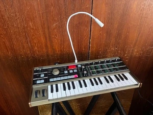 Korg Microkorg Synthesizer/Vocoder w/ mic power supply - Picture 1 of 10