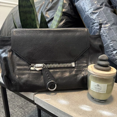 NUEVO L.A.M.B. Bolso sin asas de cuero negro para mujer $298 al por menor Foto 1 de 4