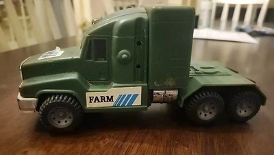  Tractor Trailer Green "Farm" Plastic Truck 1:24 Battery Powered Unbranded  - Image 1 of 3