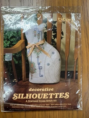 Kit de siluetas de punto de cruz estampado Titan Needlecraft "Gato" # 1202 Foto 1 de 4