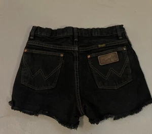 Y2K Vintage Wrangler Shorts Sz 16. Distressed - Picture 1 of 7