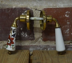 Antica U.C.D.A Limoges W.C. due maniglie in porcellana floreale e porta con piatti in ottone - Foto 1 di 10