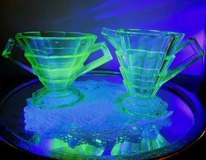 SUGAR CREAMER SET Vintage INDIANA GLASS Depression URANIUM GREEN TEA ROOM lovely - Picture 1 of 4