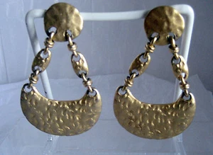 PENDIENTES TIPO ORO MARTILLADO DORADO CLIP COLGANTES LARGOS - Imagen 1 de 4
