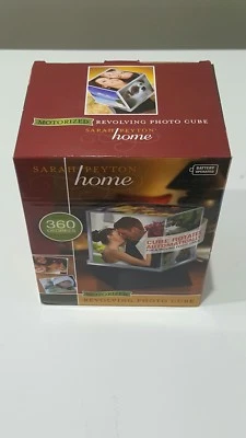 Cubo de fotos giratorio motorizado Sarah Peyton Home foto de 4" x 4" - giro automático 360° Foto 1 de 4