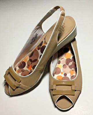 Life Stride Women's Size 8 1/2M Beige & White Open Toe Sling back Wedge Shoes - Image 1 of 4