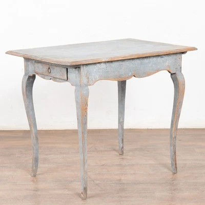 Mesa auxiliar de pino sueco pintado azul del siglo XIX con cajón Foto 1 de 4