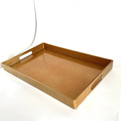 Bandeja para servir Pier 1 lacada en oro brillante 15,5x10 pulgadas con asas recortadas Foto 1 de 4