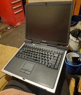 Toshiba Satellite 1415-S173 Foto 1 de 4