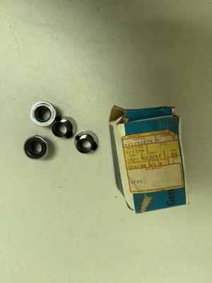 Paquete de 4 guías de bisel de antena de alimentación de radio OEM Buick LeSabre 1977-1979 GM 1254878 Foto 1 de 4