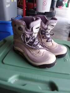 Columbia Women's Bugabootres Plus Nb sz 9 purple boots