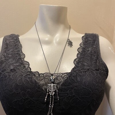 Nuevo Collar Esqueleto Betsey Johnson Telaraña Brilla en la Oscuridad Foto 1 de 4