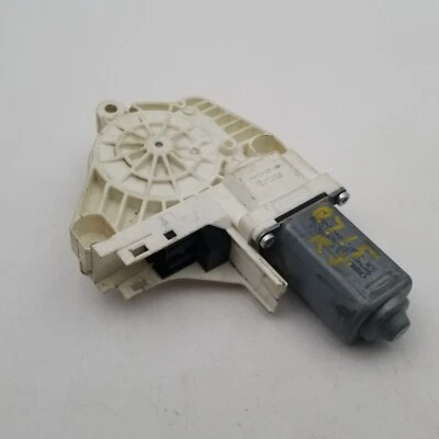 Motor regulador de janela lateral dianteiro direito do passageiro Audi A4 2009 - 2016 8K0959802A - Imagem 1 de 4