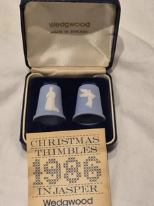 PAIR OF VINTAGE 1986 WEDGWOOD CHRISTMAS BLUE JASPER WARE Thimbles original box  - Picture 1 of 21
