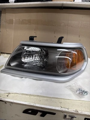 三菱 MR981133 LH 车头灯银色 2001 - 2004 年蒙特罗(见照片)全新无标签 — 第 1/4 张图片