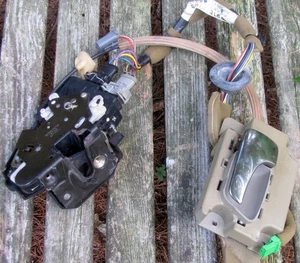 98-00  VOLVO S70 V70 DOOR LOCK ACTUATOR LATCH FRONT DRIVER LEFT LHF P9152487 - Picture 1 of 7