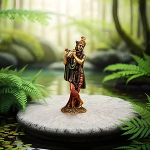Idolo divino Signore Krishna: statuetta artigianale in resina con flauto dipinto in oro - Foto 1 di 6