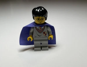 LEGO Harry Potter Sorcerers Stone Harry Potter Mini Figure Violet Cape - Picture 1 of 2