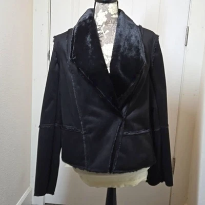 Chaqueta corta Max Studio imitación gamuza forro de piel sintética gancho cierre de ojos negra mediana Foto 1 de 4